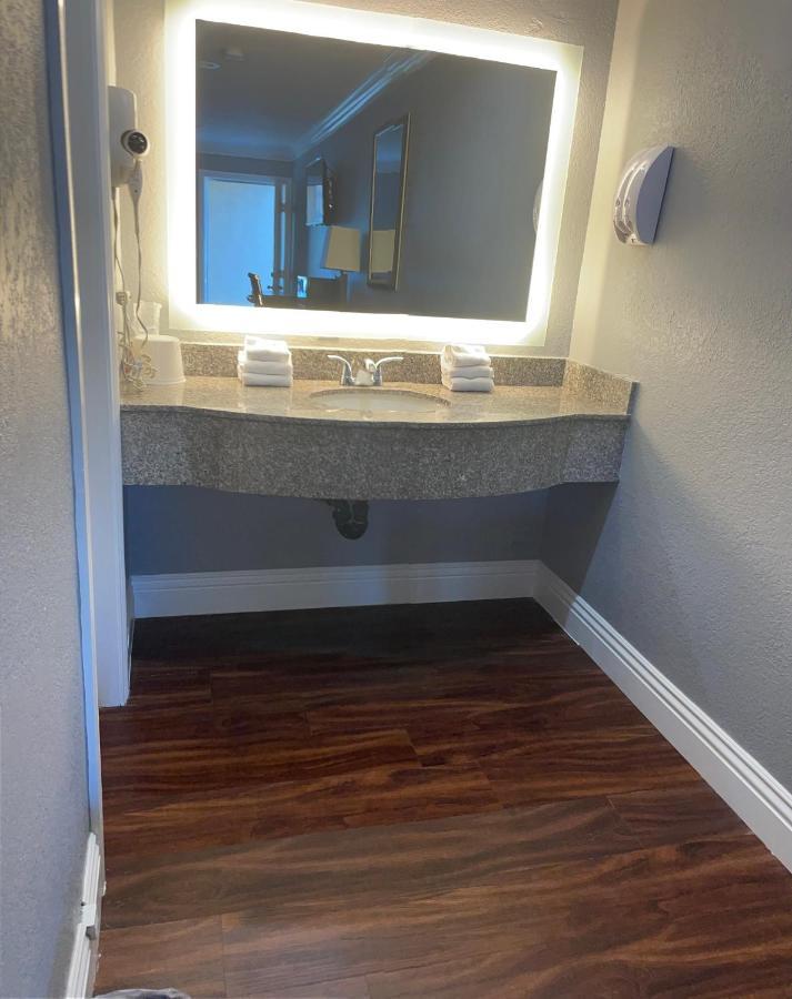 Legacy Inn & Suites Anaheim Ngoại thất bức ảnh